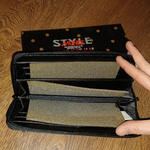 Mundi wallet bnwot - Picture 2 of 3